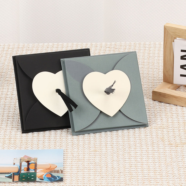 الشعار المخصص يدويًا بالجملة تم سحبه يدويًا للألبوم القابل للطي مصنوع من الورق لتخرج عيد ميلاد عائلة عائلة